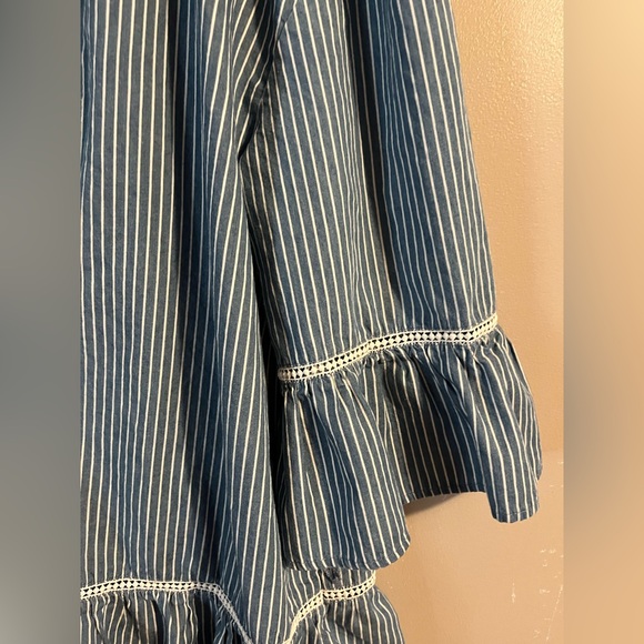 $8❤️Bundled Suzanne Betro Navy Striped Ruffle Top - Picture 4 of 6